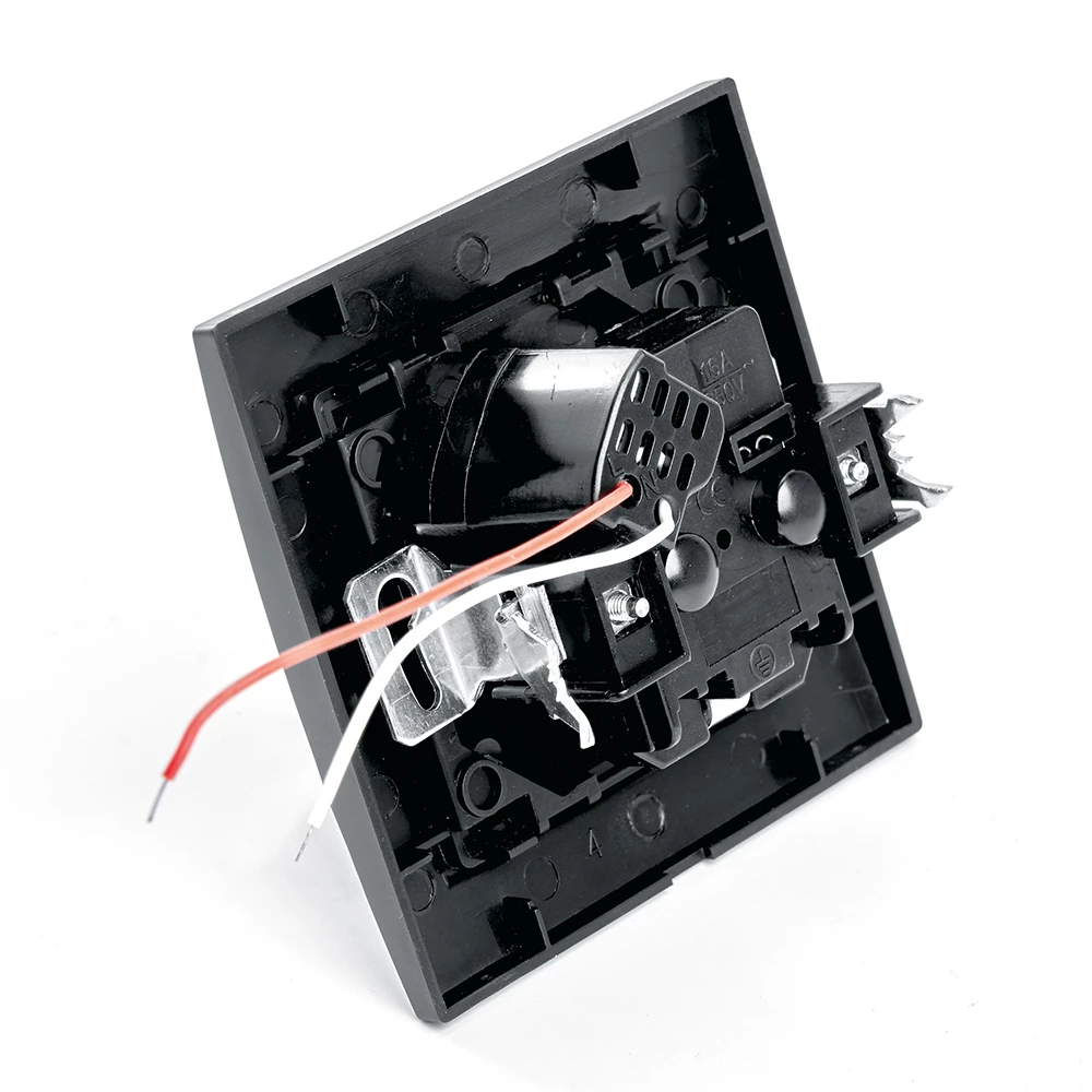 Розетка 1-местная c/з и с USB STEKKER, PST16-9011-03, 250В, 16А, с защитной шторкой, серия Эрна, черный (39480) - Viokon.com